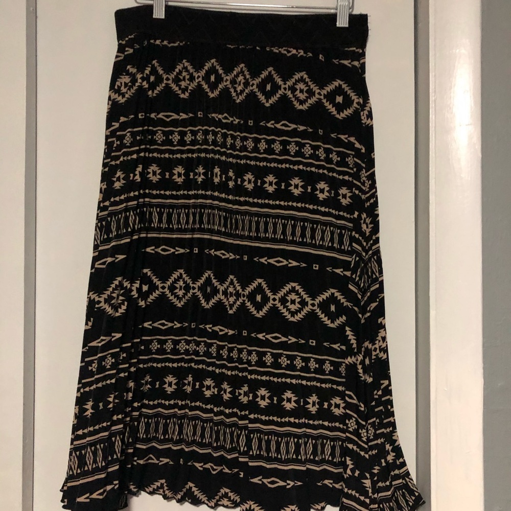 LulaRoe Black and Tan Jill Pleated Skirt size Medium